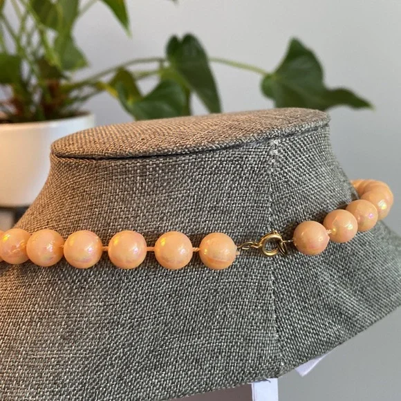 VTG Peach Iridescent Beads Necklace - Picture 3 of 3